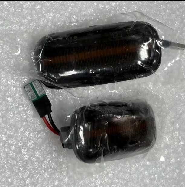 Повторители поворотов диодные ( Черные - Led ) AUDI