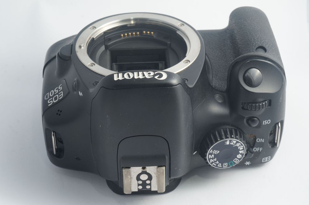 Фотоапарат Canon EOS 550D body