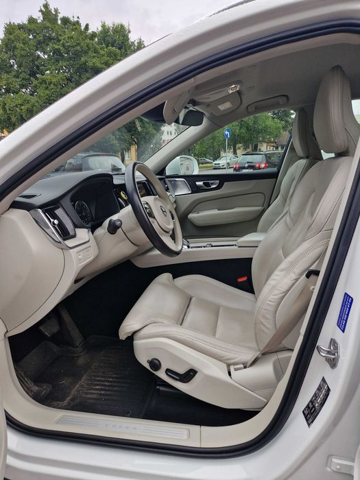 VOLVO CX60 B5 Mild Hybrid Diesel, WEBASTO 235 + 14 KM, Polski