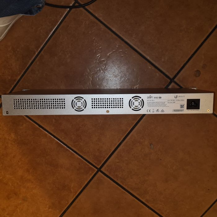 UniFi security gateway PRO USG-PRO-4 + kontroler Raspbery Pi 3