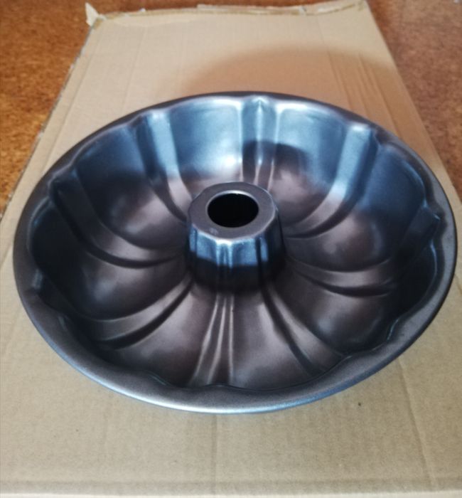 Assadeira E forma de pudim em metal   NOVAS l