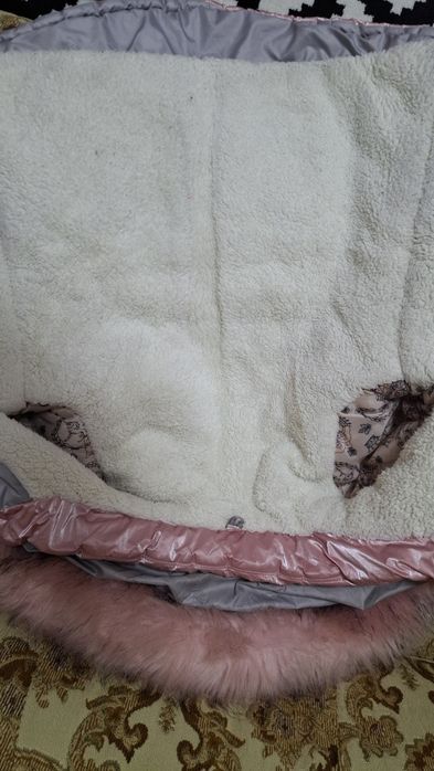 Зимова куртка на дівчинку 5-6 років