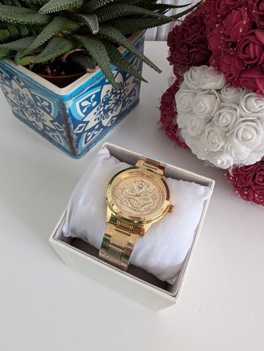 Złoty zegarek kwarcowy