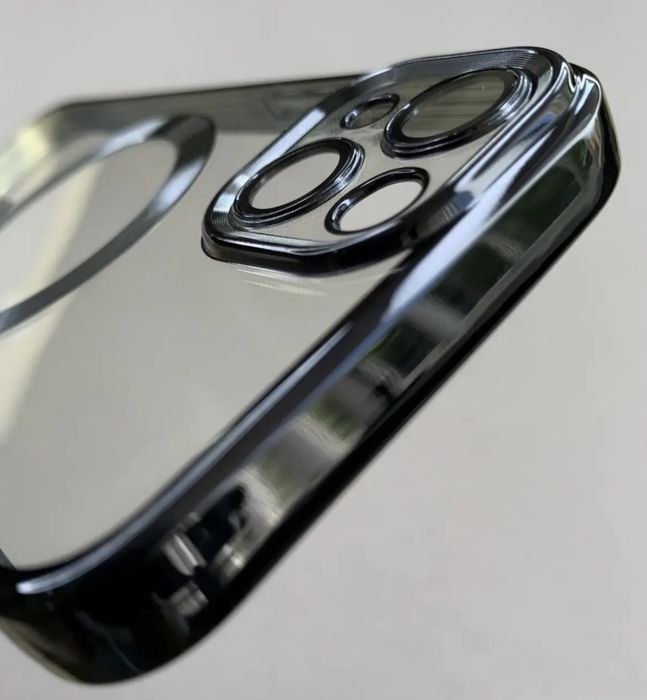 Чехол магнитный для iPhone 13