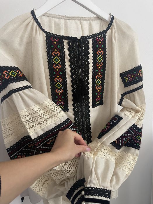 Жіноча вишиванка