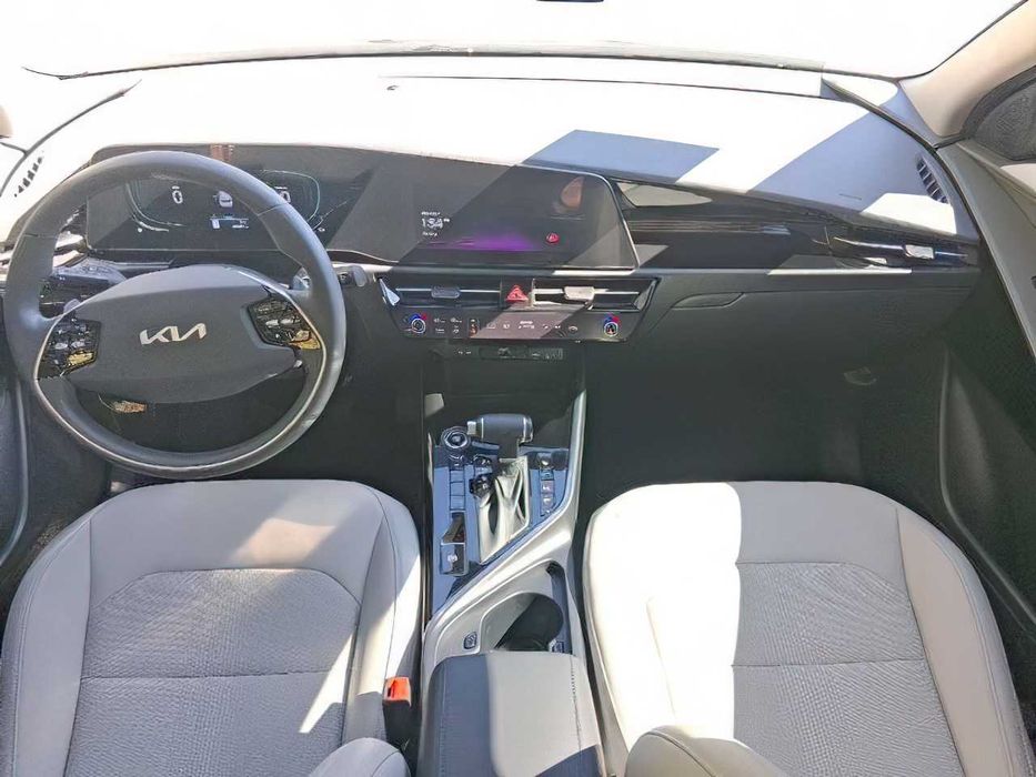Kia Niro EX      2023