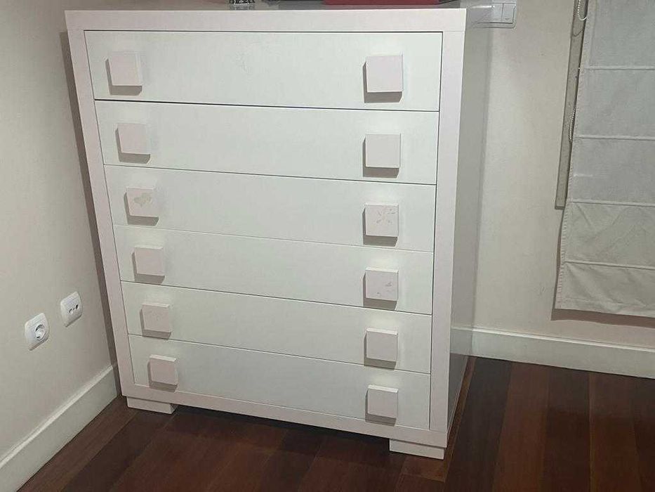 Movel com Gavetas Tipo Cómoda