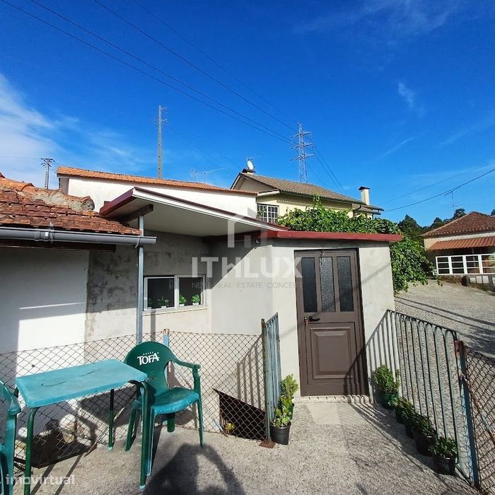 Moradia T2+1 Renovada com Terraço e Vista Panorâmica – São Pedro do Su