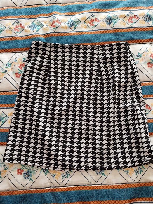 Saia XS/34, Shein, nova. Tenho bolero a condizer