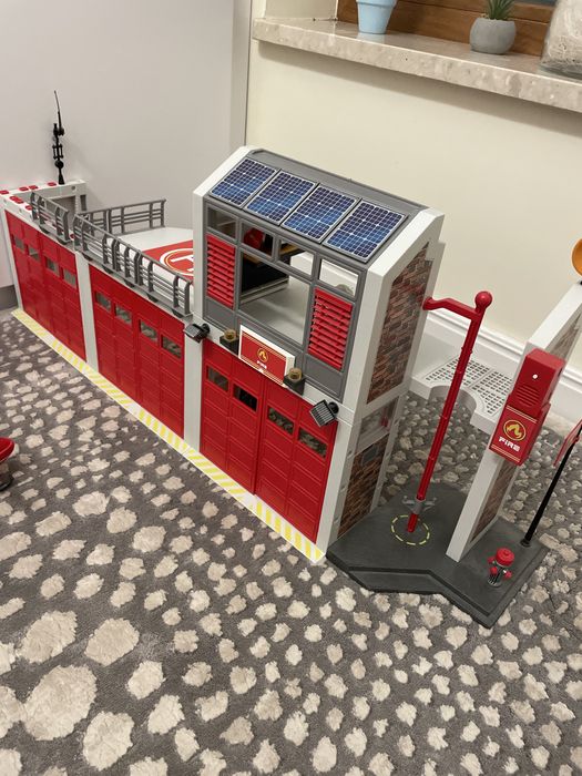 Sprzedam Playmobil miasto akcji -  straz pozarna z dodatkowym elementem