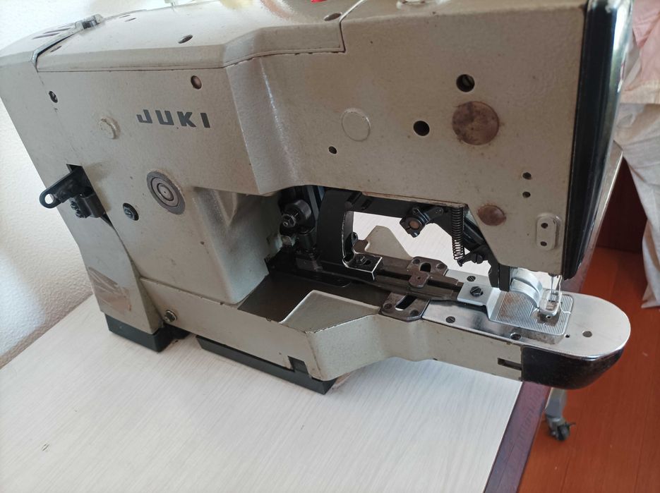 Máquina de costura travet