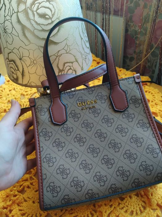 Продам сумку Guess