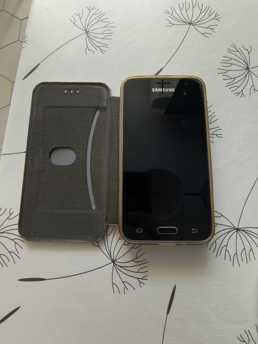 Телефон Samsung J120