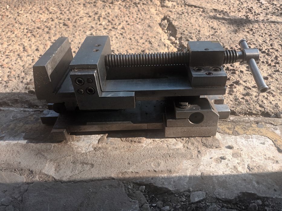 Продам тиски фрезерные