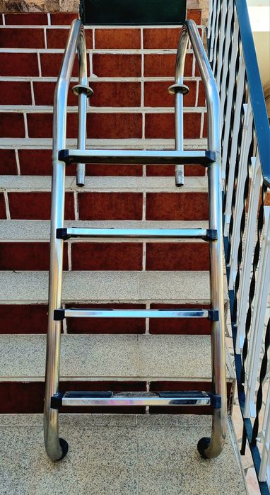 Escada de piscina inox