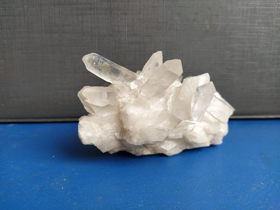 Kwarc biały.minerał.bryła górska.209 gramów