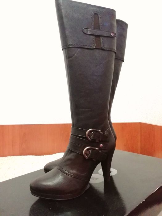 Botas Castanhas Novas T36
