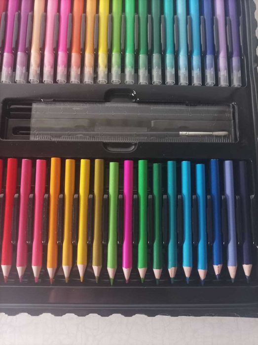 Набір для малювання Deluxe Art Set ZD, подарунок: 450 грн