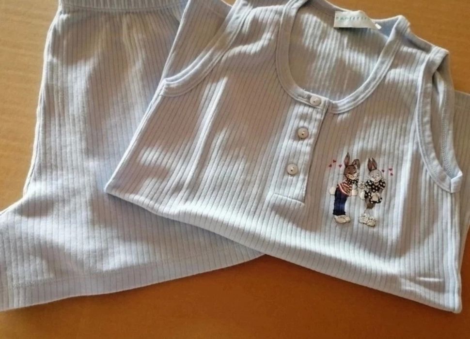 Camisas de noite e pijamas novos