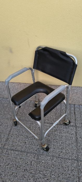 Cadeira de rodas para banho