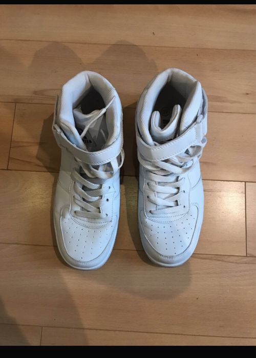 Biale buty wygodne i stylowe r 39