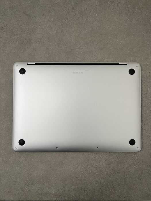 330$ MacBook Pro 13" 2017 MPXR2 2,3GHz / i5 / 8 GB / 128gb SSD