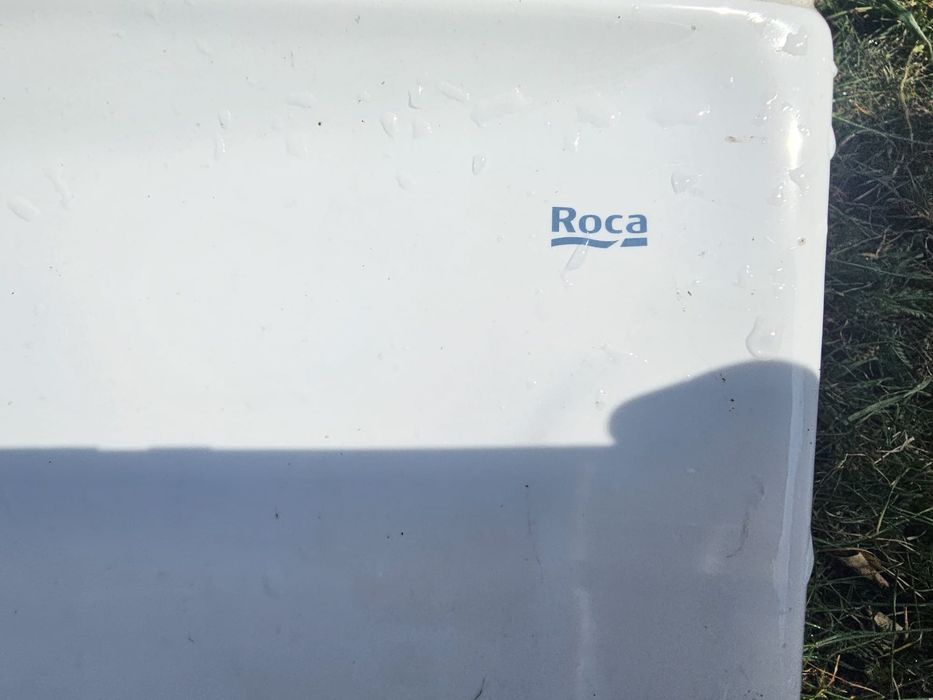 Umywalka Roca z kranem