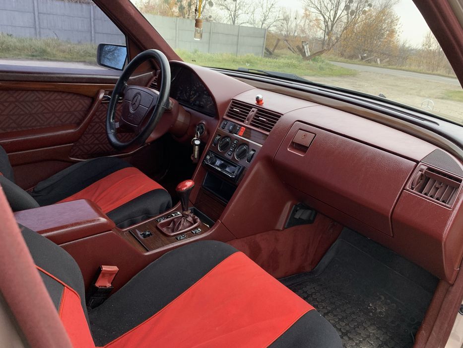 Mersedes-benz C180 W202 // 1993 // 1.8 газ/бензин // в хорошому стані
