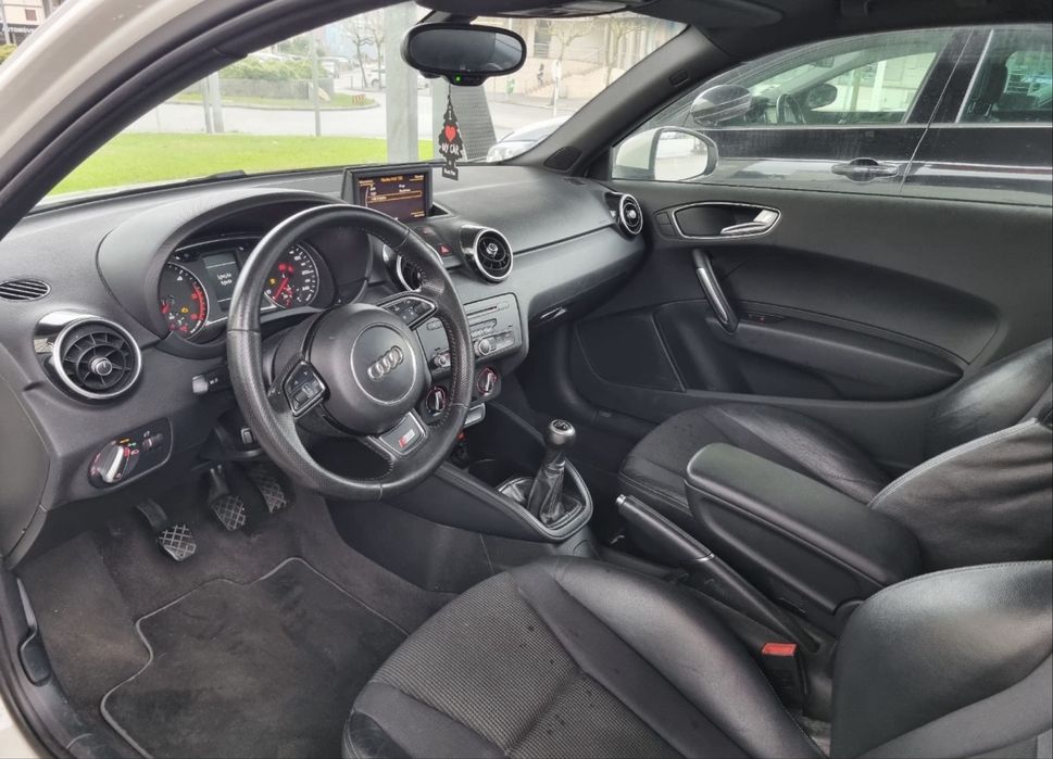 Audi A1 S-Line teto panoramico