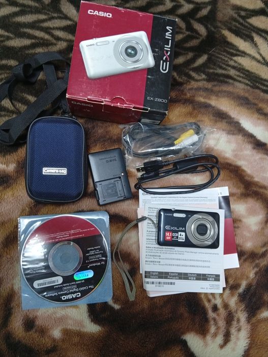 Фотоаппарат Casio EX-Z800. Стан нового.