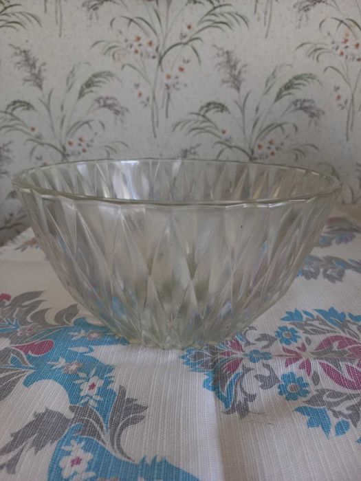 Салатниця  скляна