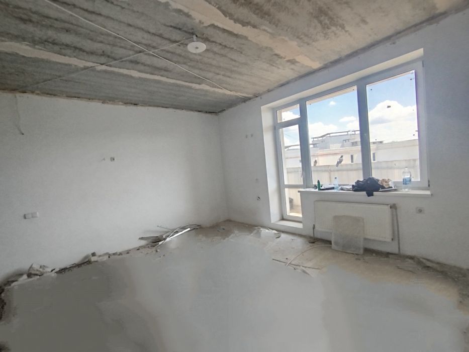 Продам новобудову 91 м² біля  центрального ринку з частковим ремонтом
