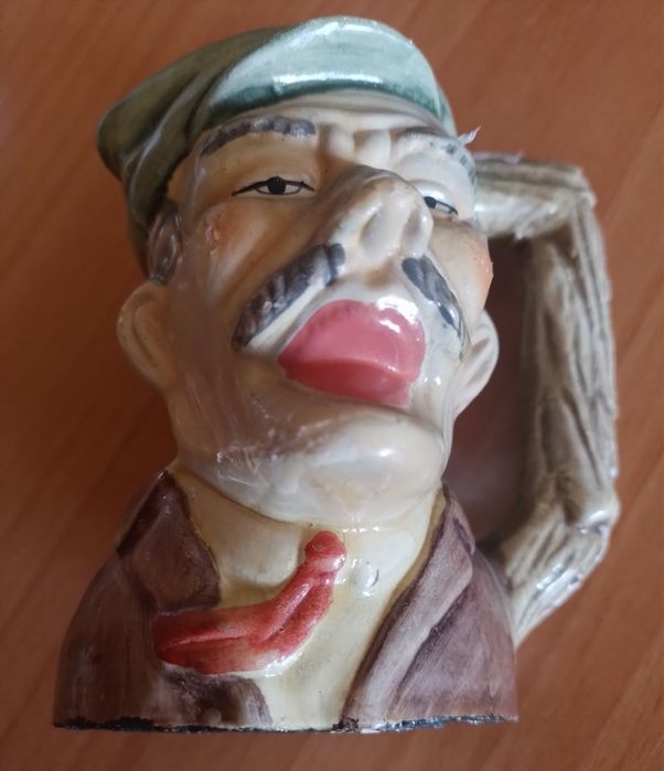 Caneca em cerâmica antropomorfica