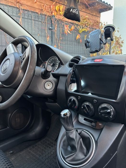 Mazda 2  1.3 niski przebieg  2011 rok