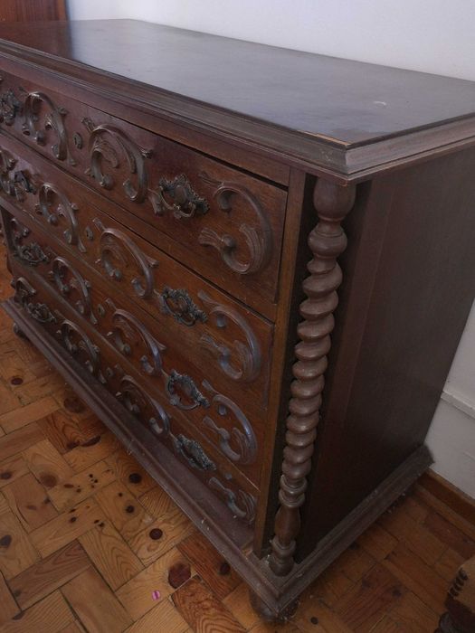 Conjunto de Móvels - Detalhes Antigos