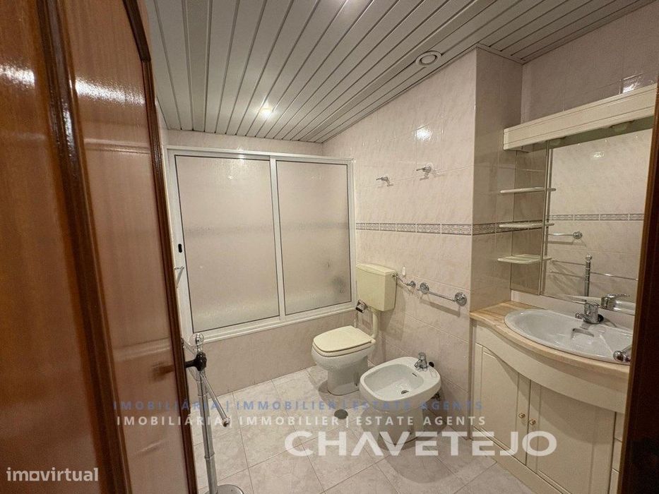Apartamento T3 mobilado e equipado em Tomar perto espaços verdes.