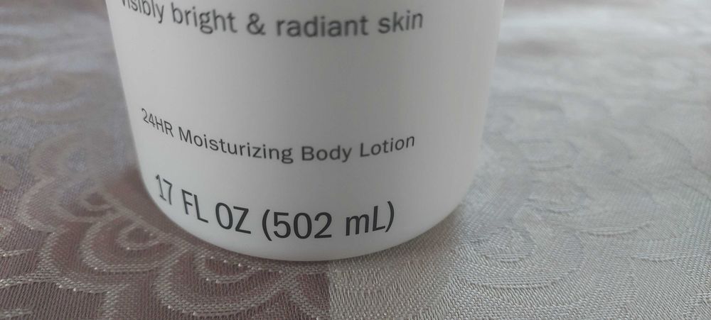 Olay Rewitalizujący i nawilżający balsam do ciała z witaminą C