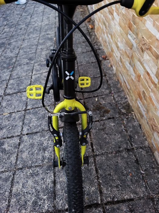 Bicicleta infantil BTwin Dark Hero 500 de16 polegadas (como Nova)