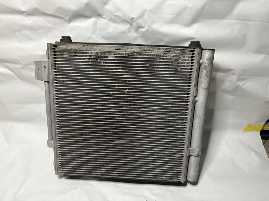 Tesla Model S радіатор кондиціонера з вентилятором правий