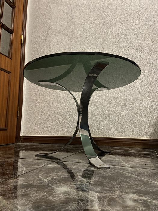 Mesa redonda de vidro e aluminio