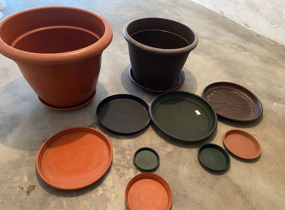 Jogos , livros , vasos , candeeiro
