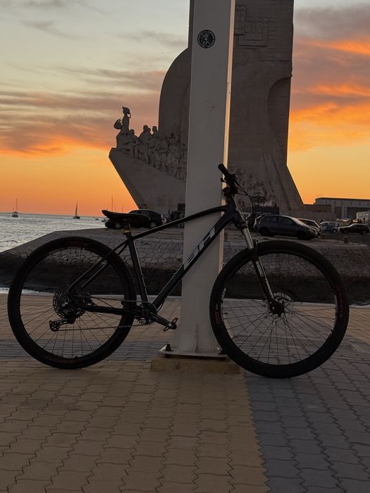 Bicicleta montanha marca BH