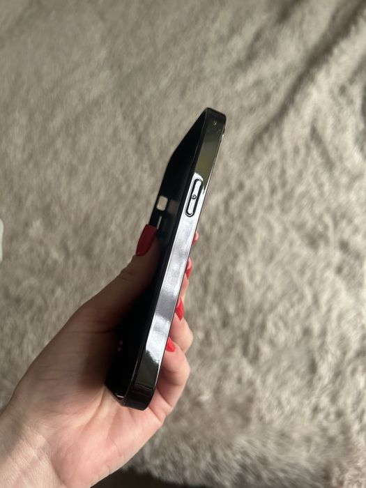 Чехол на iPhone 13