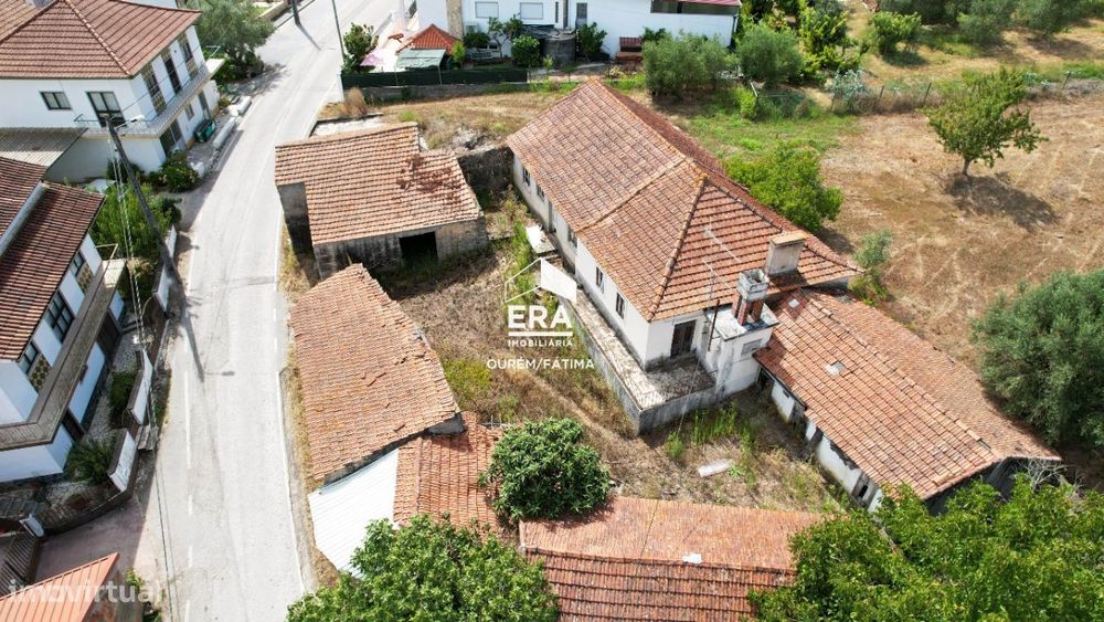 Moradia T4 localizada no Olival, Ourém