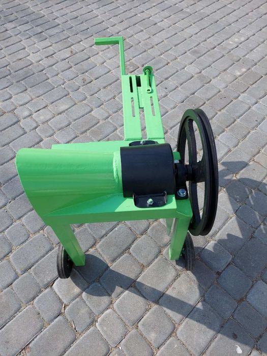 Шнековий подрібнювач гілок