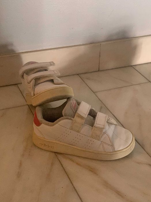 2X pares de sapatilhas Reebok e Adidas (Criança - Nº26 e Nº28)