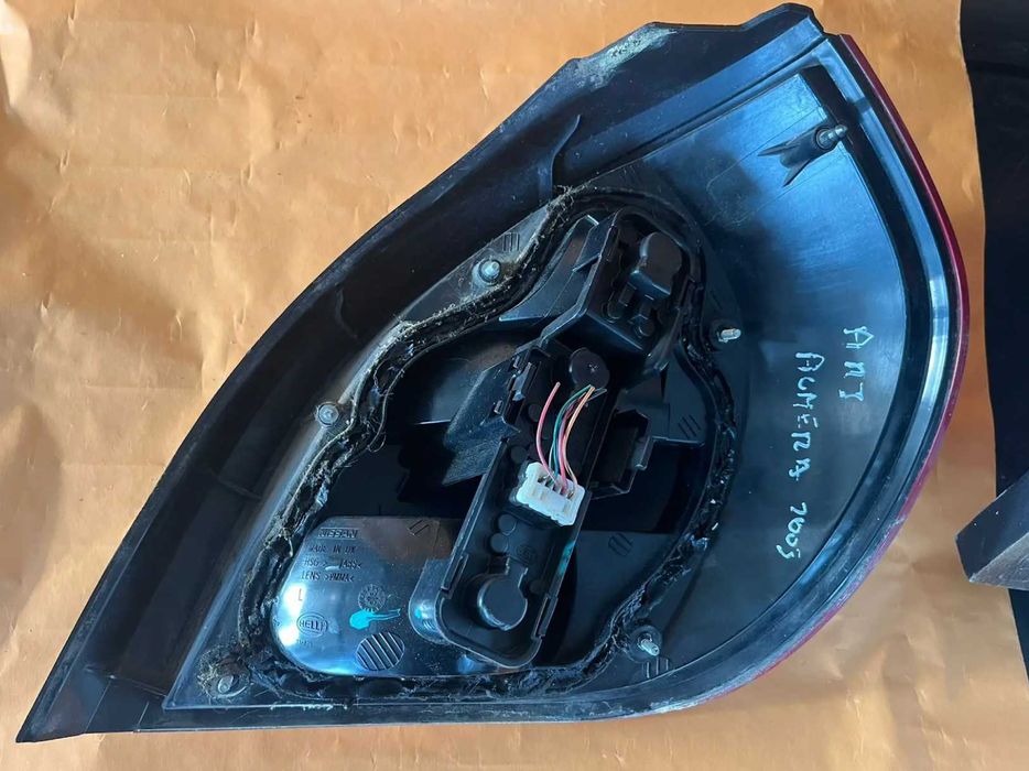 Farolim Traseiro Esquerdo Nissan Almera II (N16) 26555-BN026