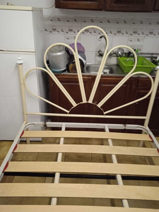 Cama de casal de ferro