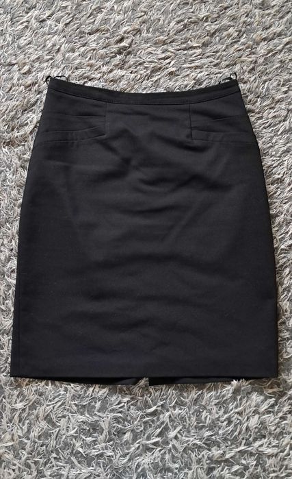 Klasyczna czarna spódnica