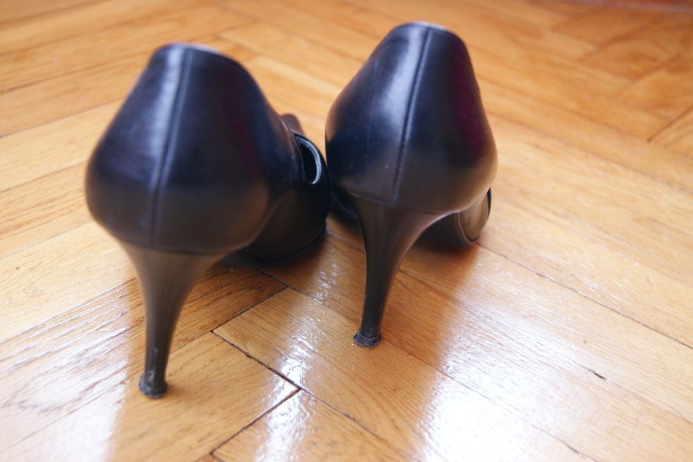 Buty skórzane na obcasie Ryłko rozm. 38,5 czarne